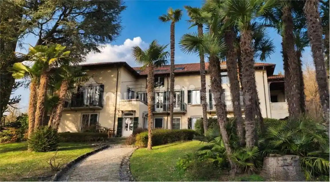 Appartamento in vendita a Capiago Intimiano