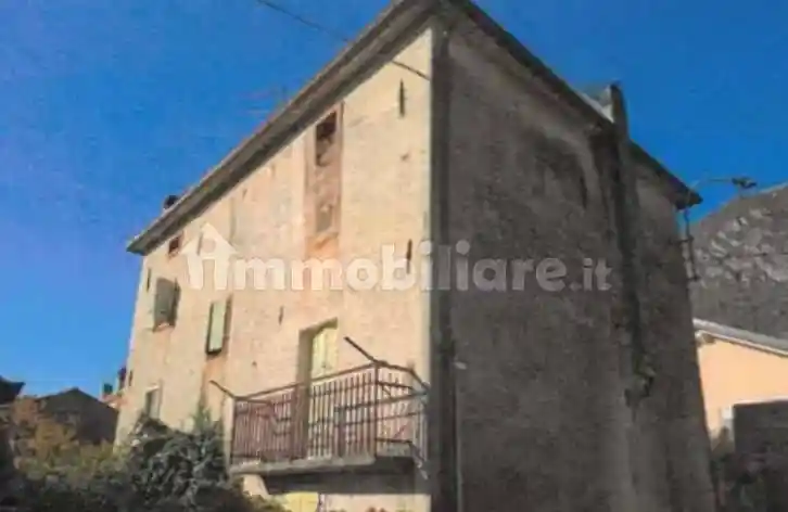 Palazzo - Stabile in vendita a Ponte nelle Alpi