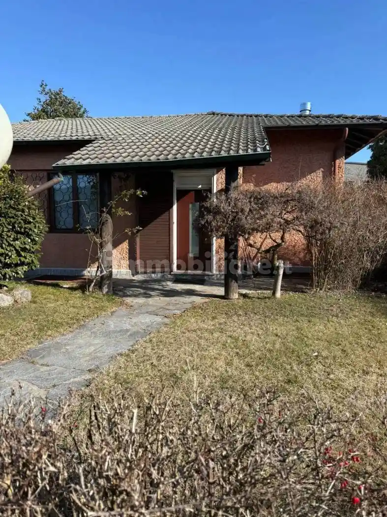 Villa in affitto a Marchirolo