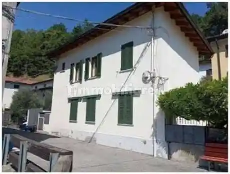 Appartamento in vendita a Casalzuigno