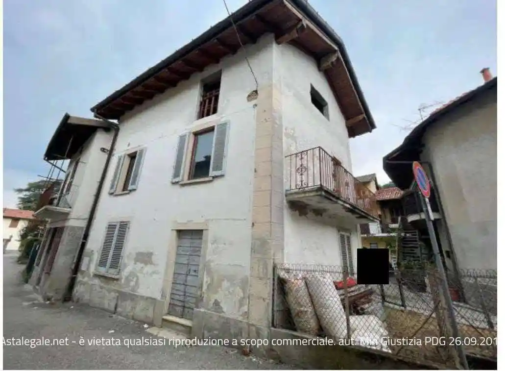 Appartamento in vendita a Cocquio-Trevisago