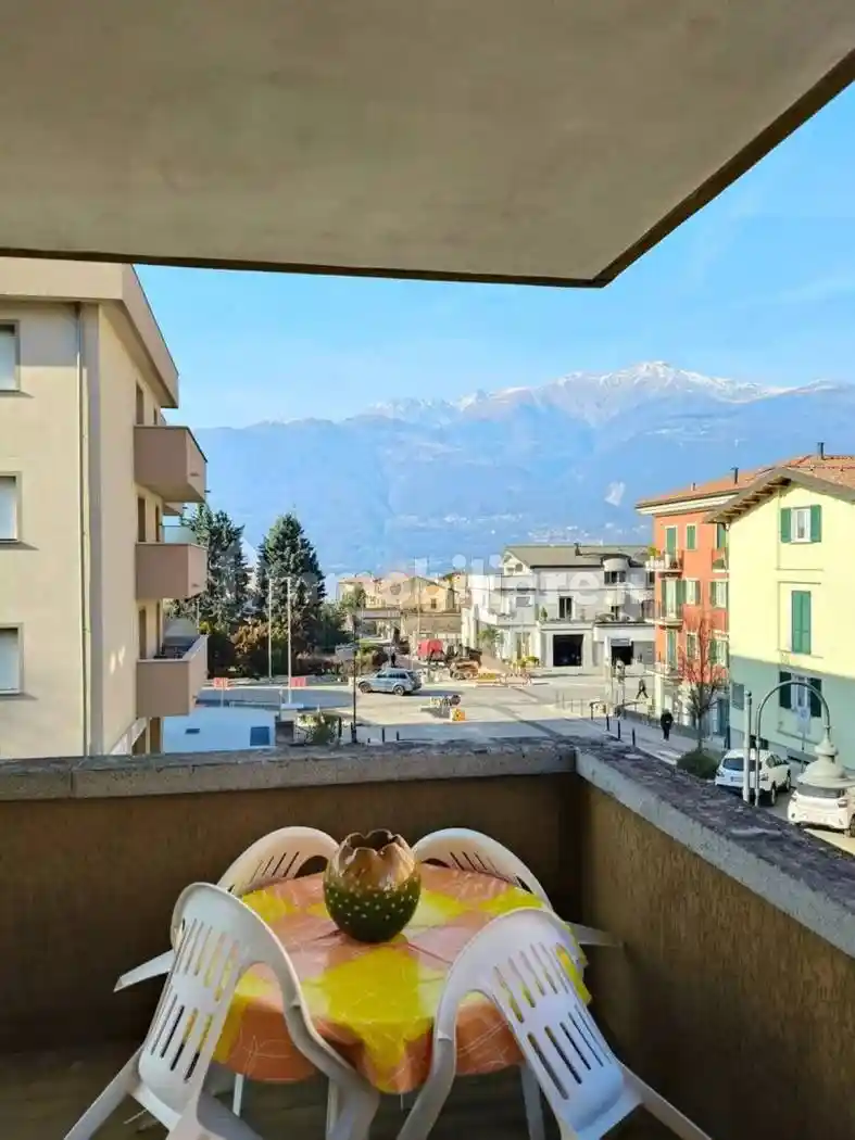 Appartamento in affitto a Colico
