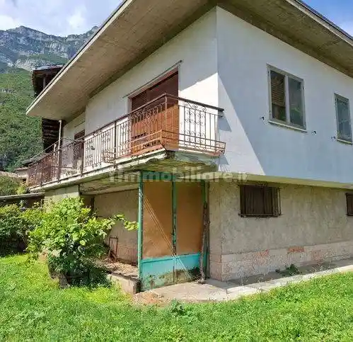 Villa in vendita a Avio