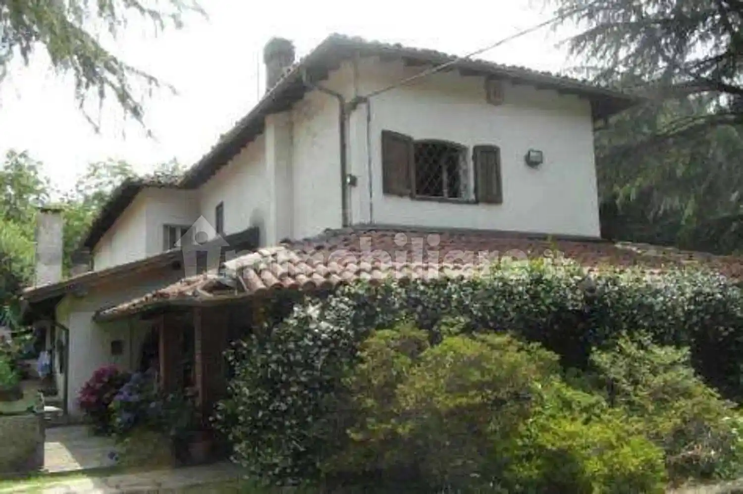Villa in vendita a Angera