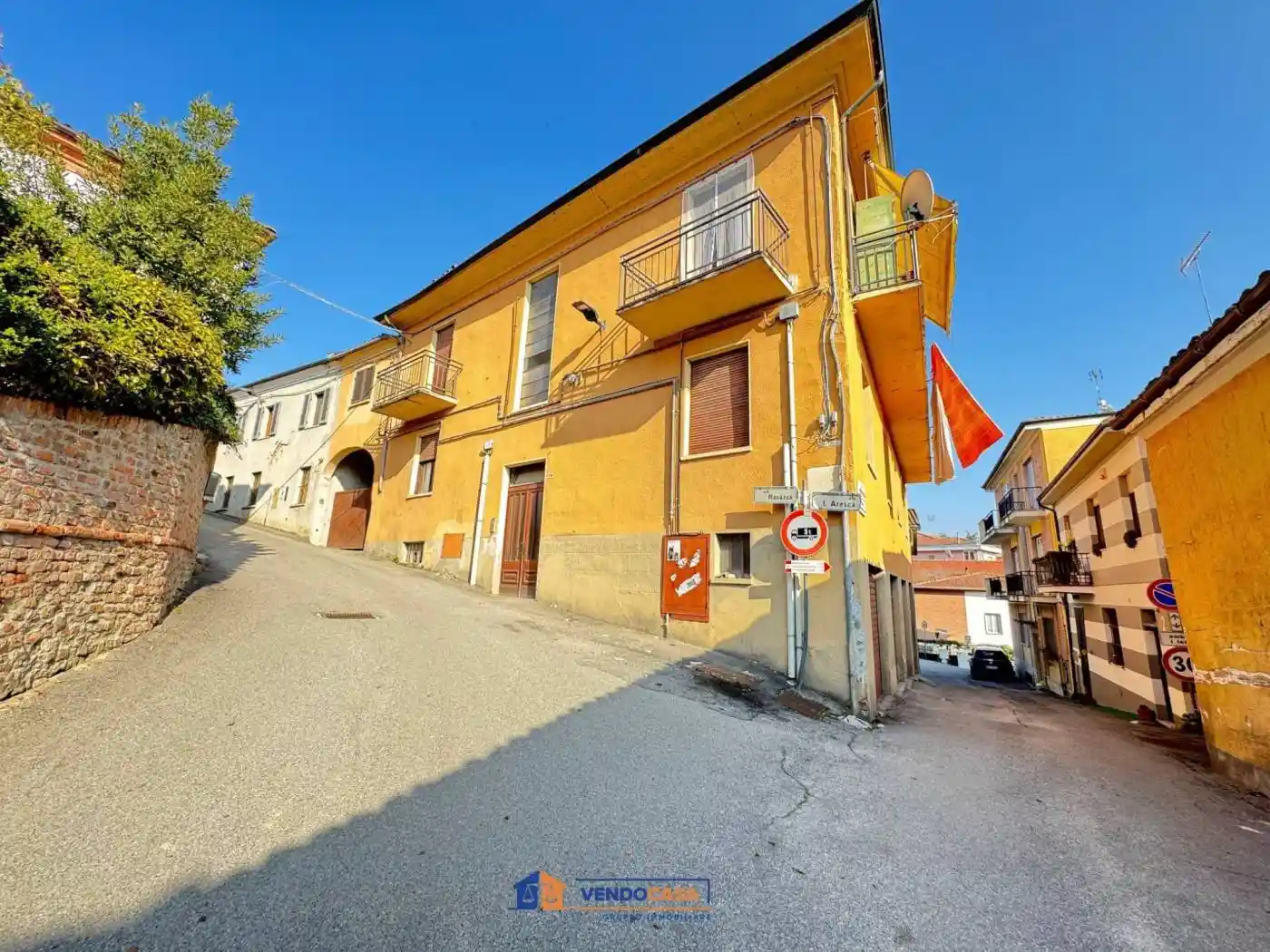 Palazzo - Edificio in vendita a Mombercelli