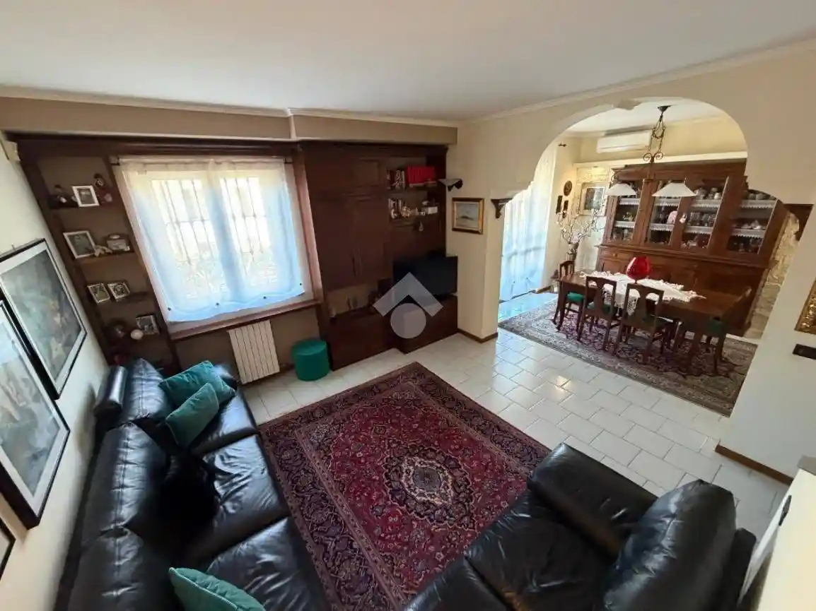 Villa in vendita a Pessano con Bornago