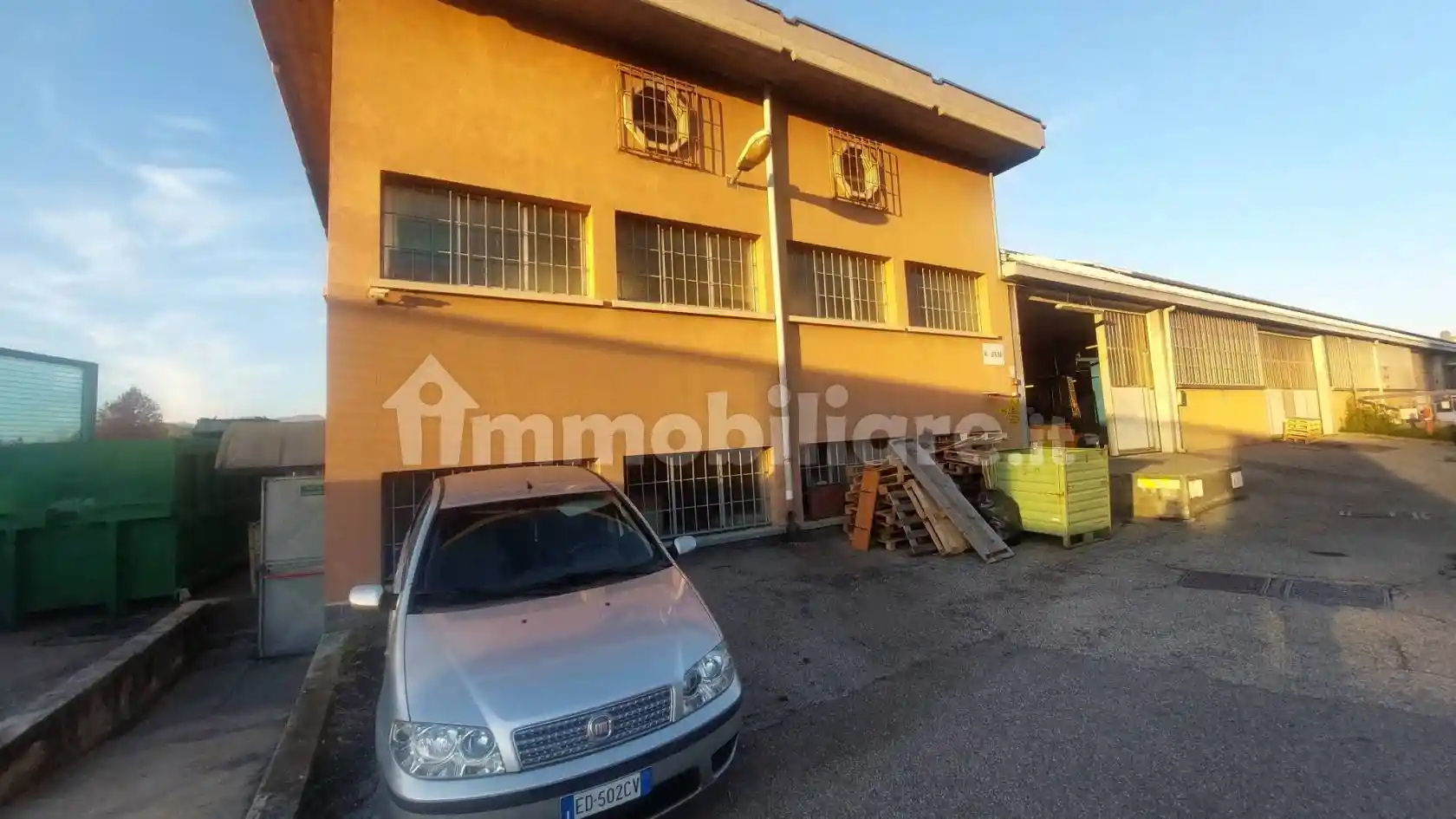 Palazzo - Edificio in vendita a Brunello