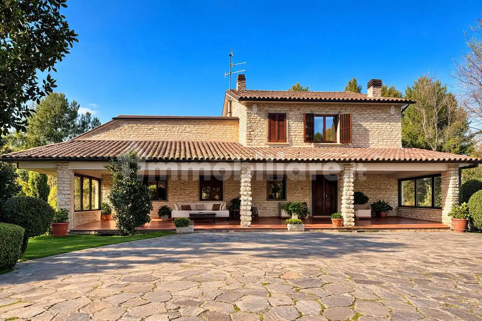 Villa in vendita a San Severino Marche