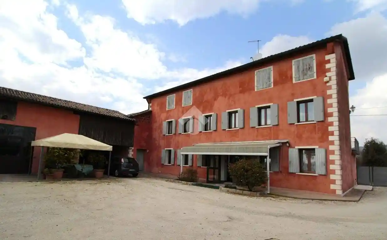 Villa in vendita a Caerano di San Marco