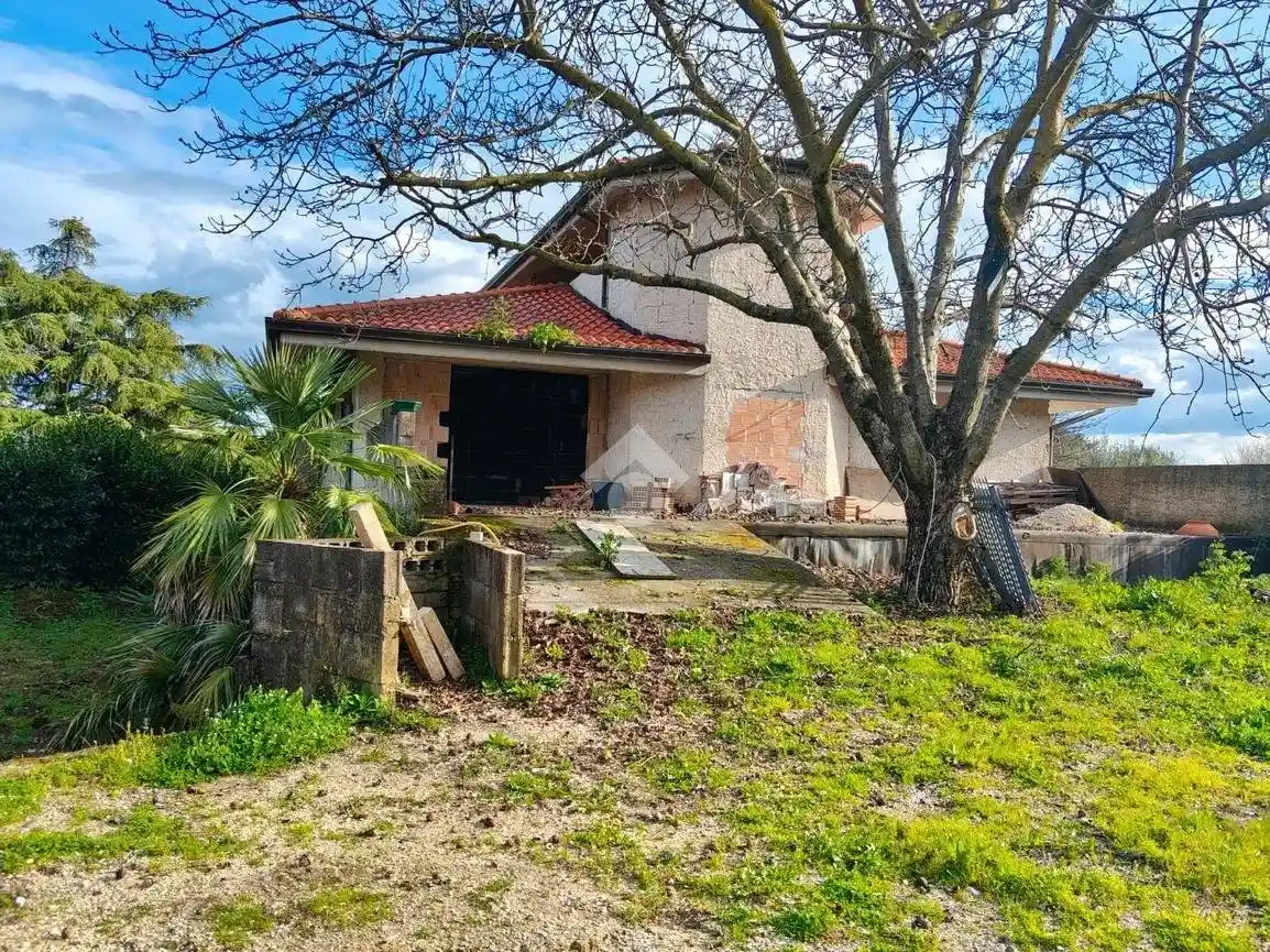 Villa in vendita a Lariano