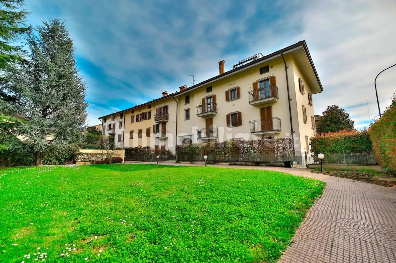 Appartamento in vendita a Villasanta