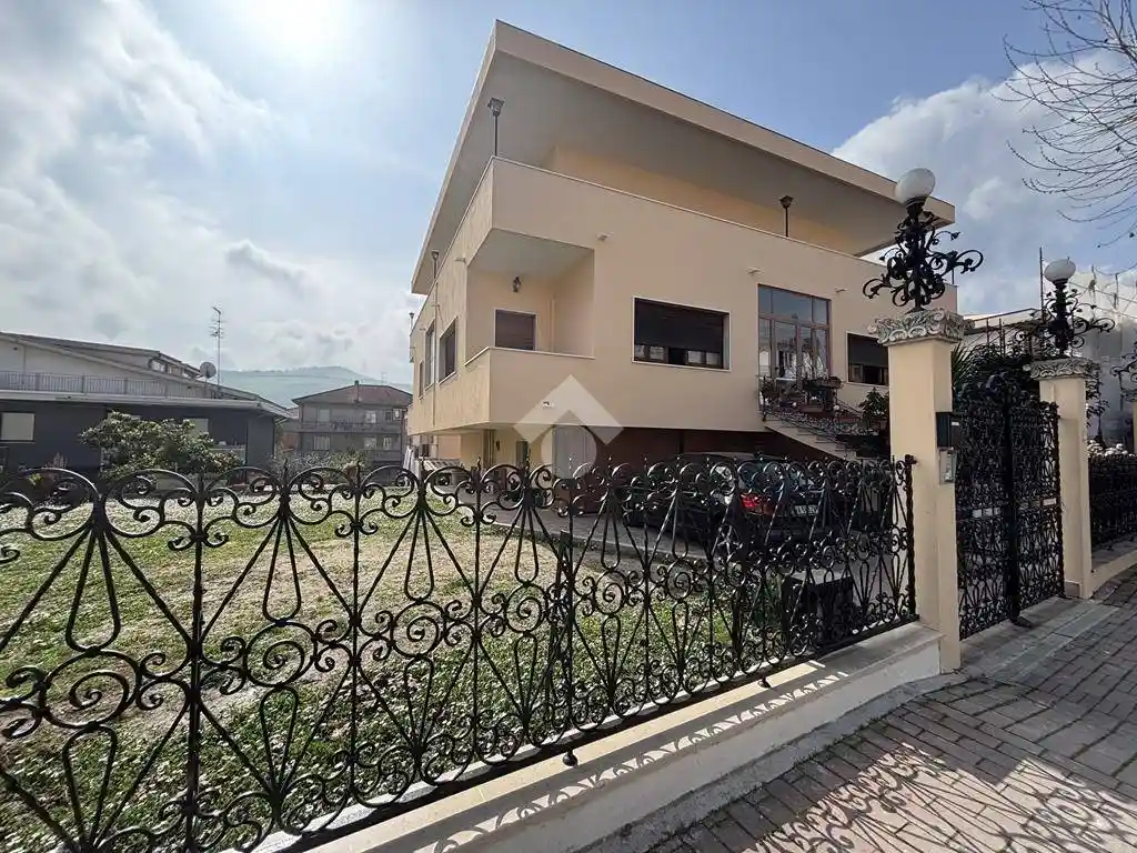 Casa indipendente in vendita a Pineto