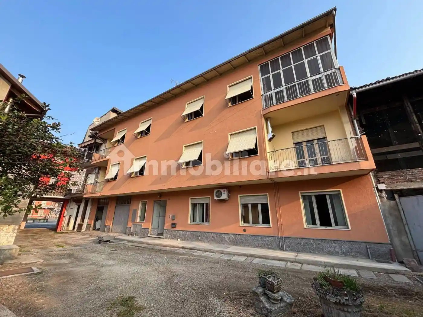 Palazzo - Edificio in vendita a Borgo Vercelli