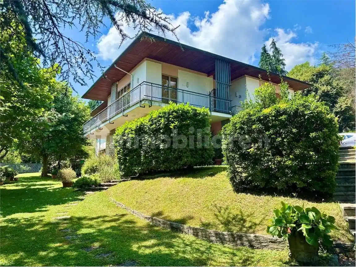 Villa in vendita a Casalzuigno