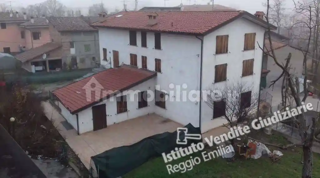 Palazzo - Stabile in vendita a Casalgrande