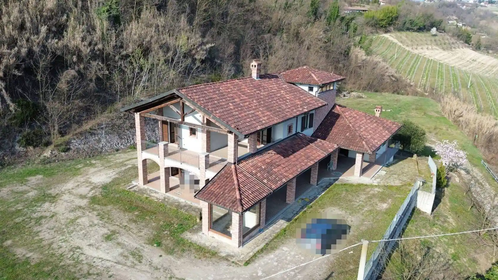Villa in vendita a Corneliano d'Alba