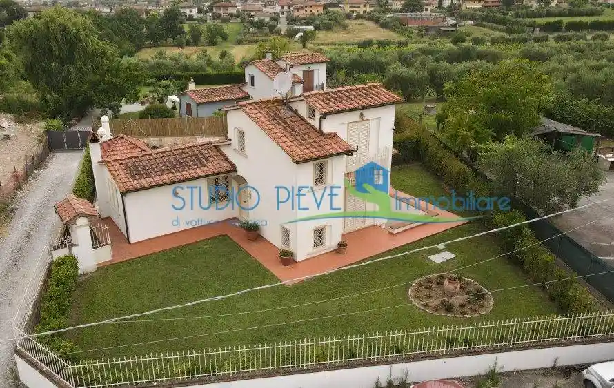 Villa in vendita a Larciano