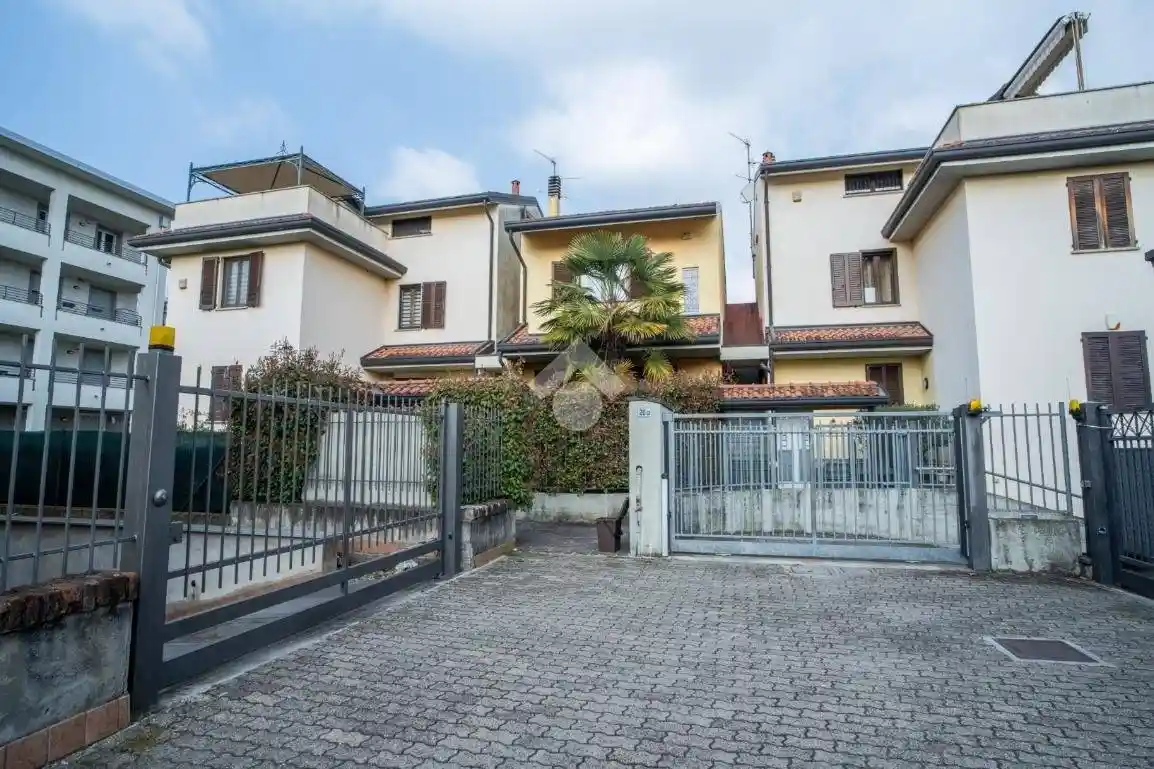 Appartamento in vendita a Albiate