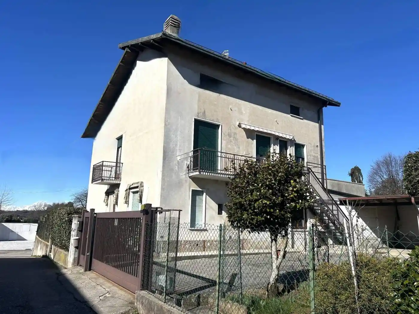 Appartamento in vendita a Caronno Varesino