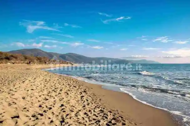 Palazzo - Edificio in vendita a Castiglione della Pescaia