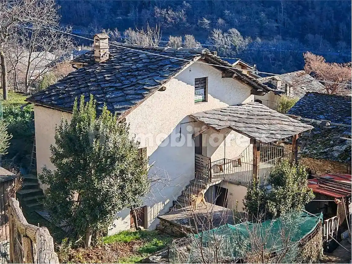 Casa indipendente in vendita a Perloz