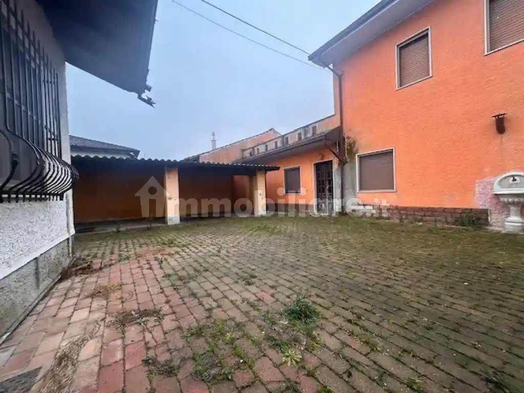 Villa in vendita a Livraga