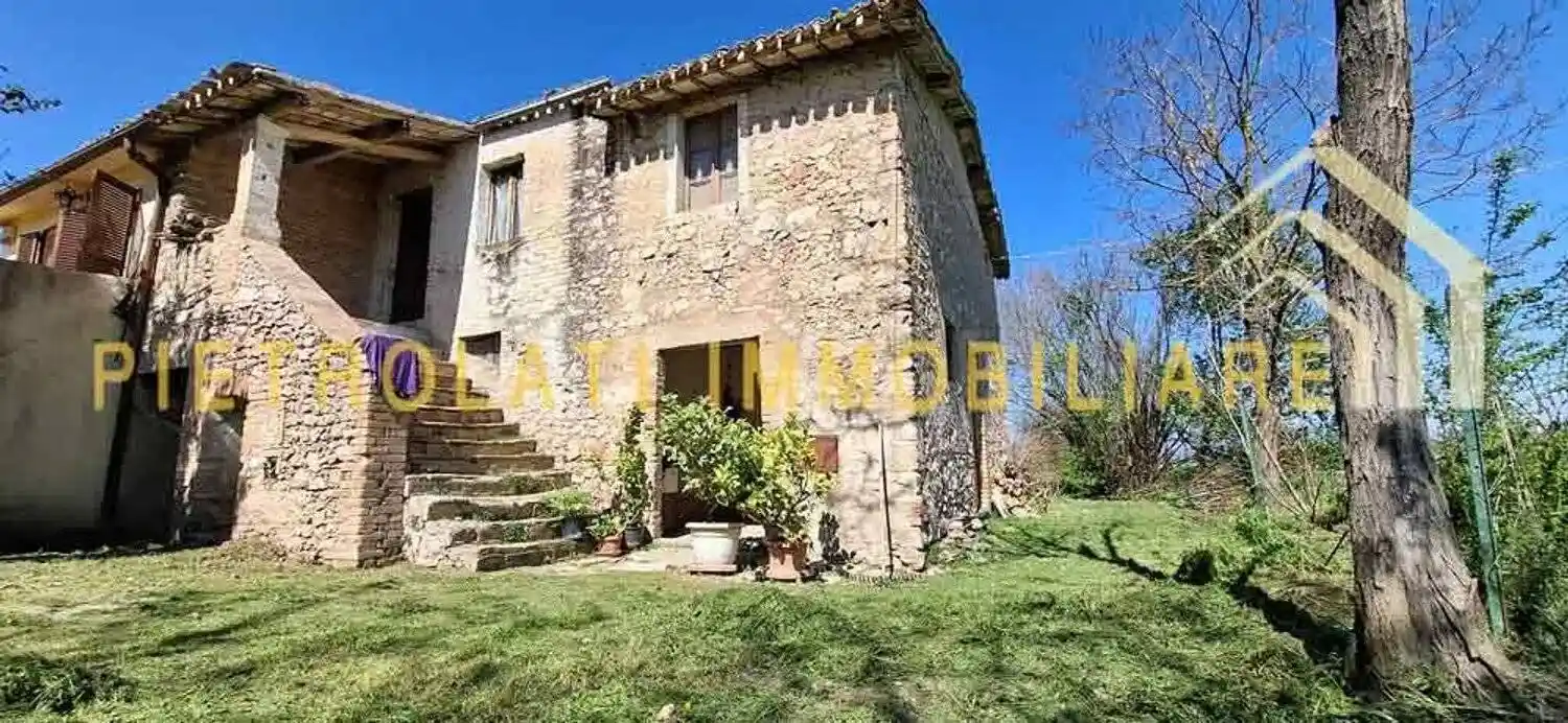 Rustico - Casale in vendita a Trevi