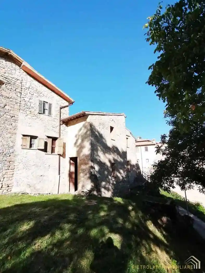 Rustico - Casale in vendita a Campello sul Clitunno