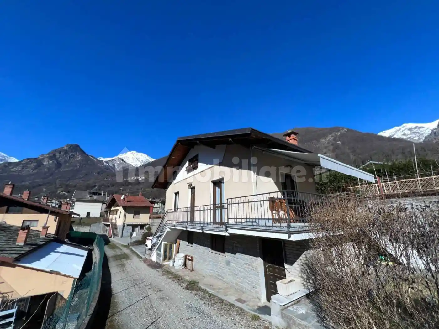 Casa indipendente in affitto a Bobbio Pellice