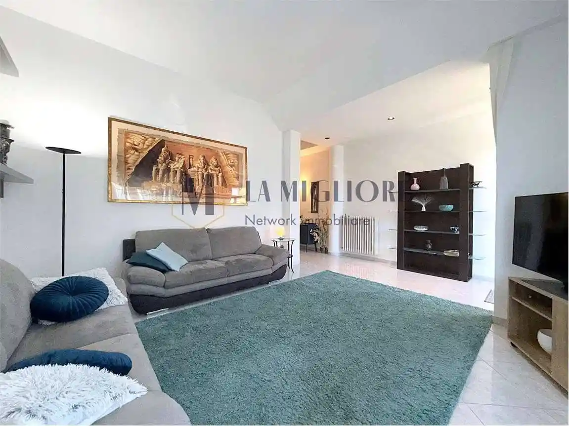 Casa indipendente in vendita a Campi Bisenzio