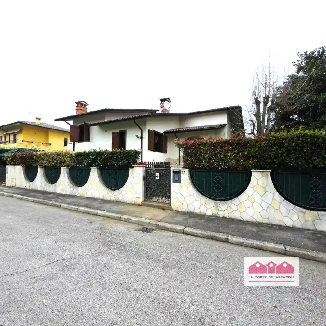 Casa indipendente in vendita a Costabissara