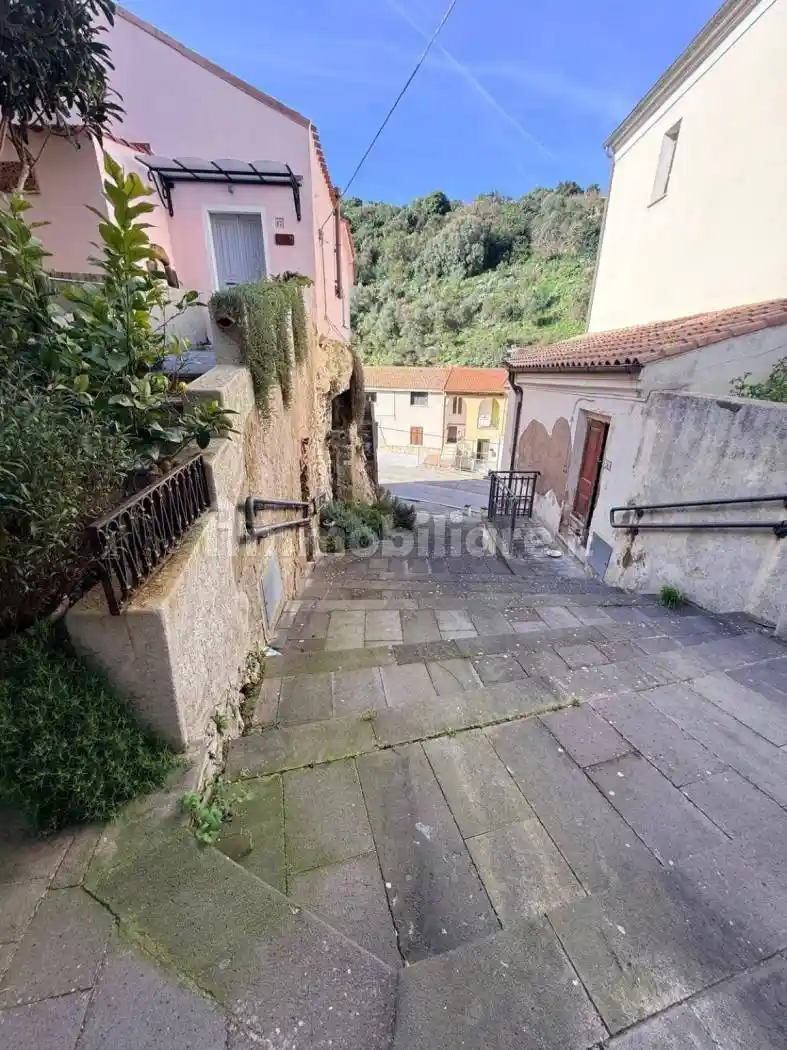 Palazzo - Edificio in vendita a Sedini