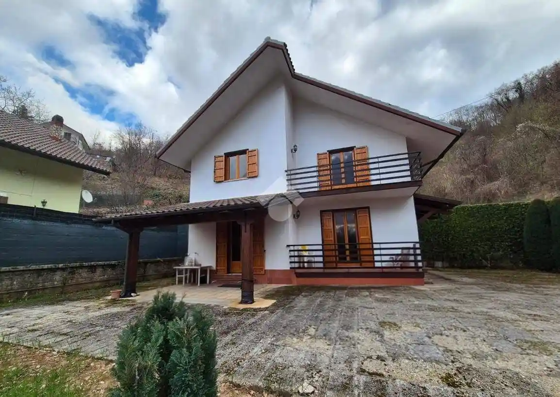 Villa in vendita a Campoli Appennino