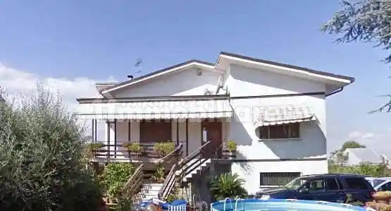 Villa in vendita a Pescia