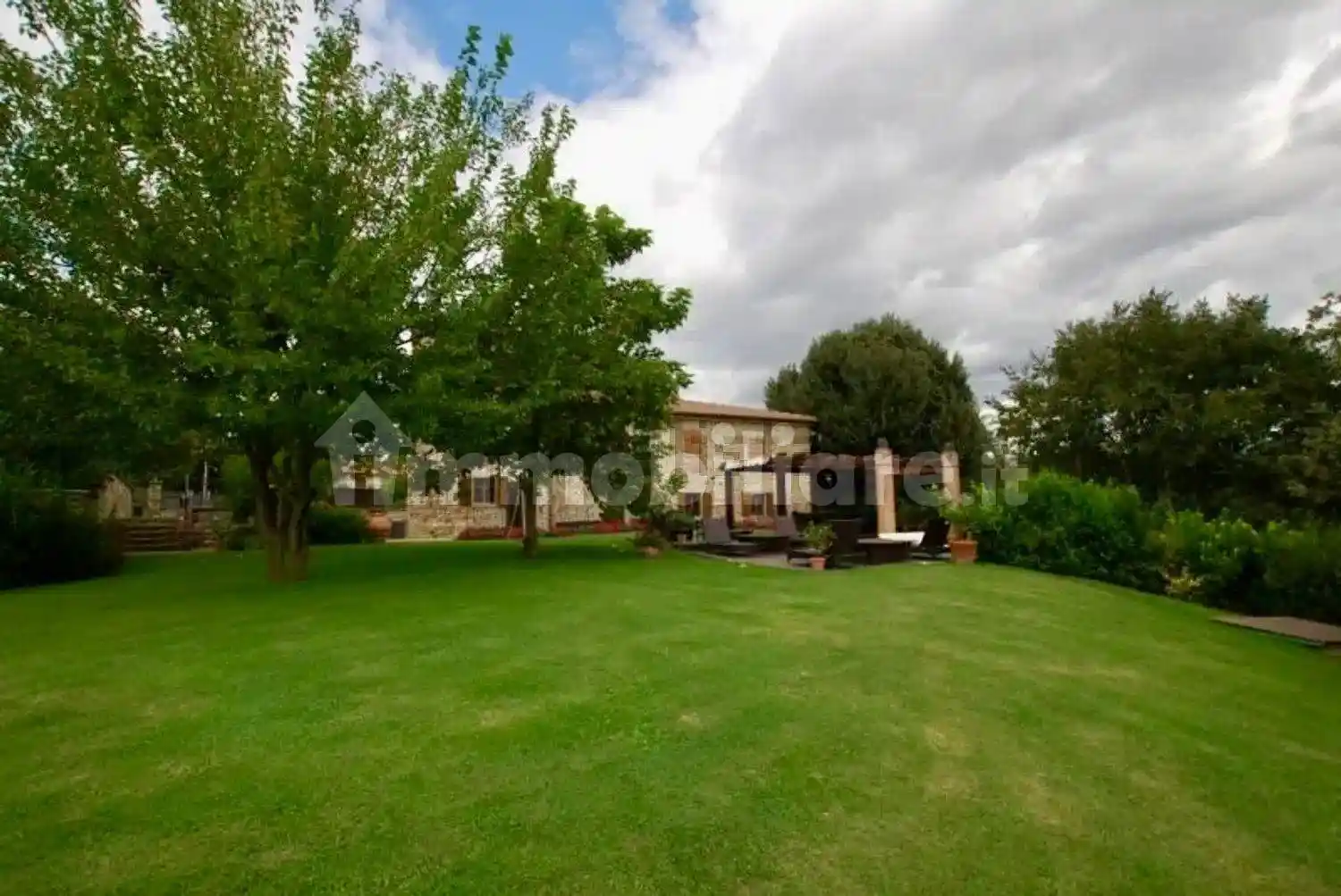 Villa in vendita a Capolona