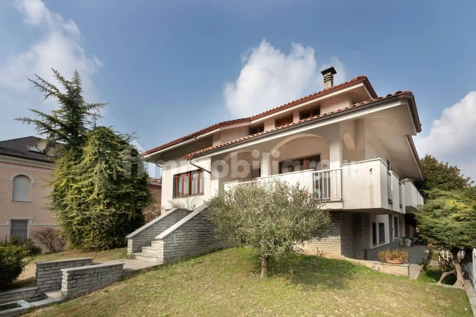 Villa in vendita a Alba