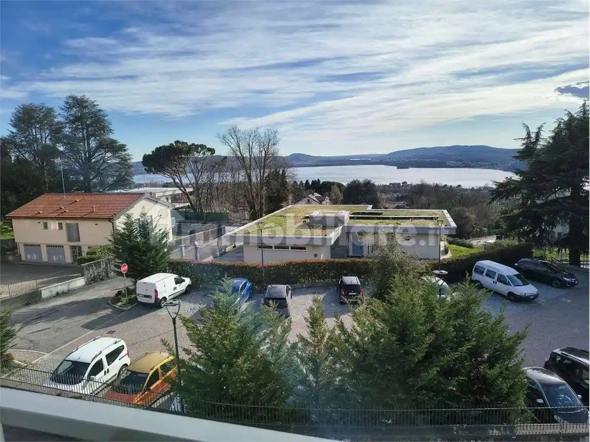 Appartamento in vendita a Comerio