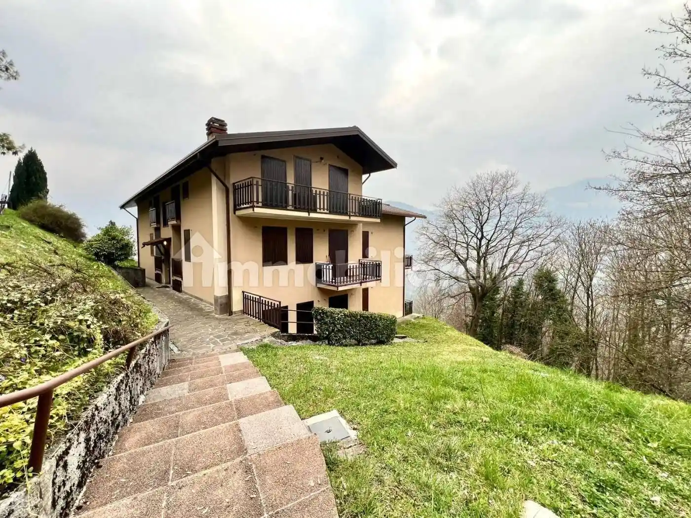 Appartamento in vendita a Gorno