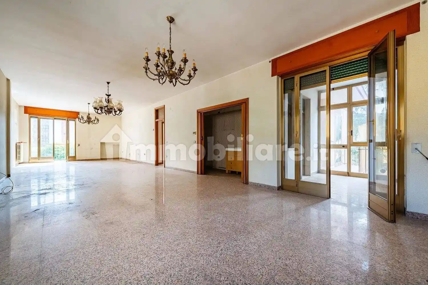 Palazzo - Edificio in vendita a Putignano