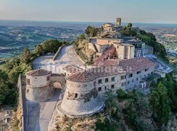 Palazzo - Edificio in vendita a Poggio Torriana