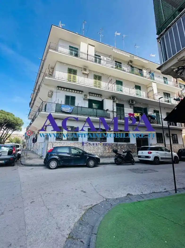 Appartamento in vendita a Napoli