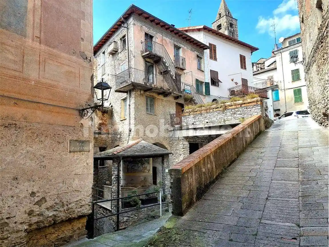 Casa indipendente in vendita a Cosio d'Arroscia