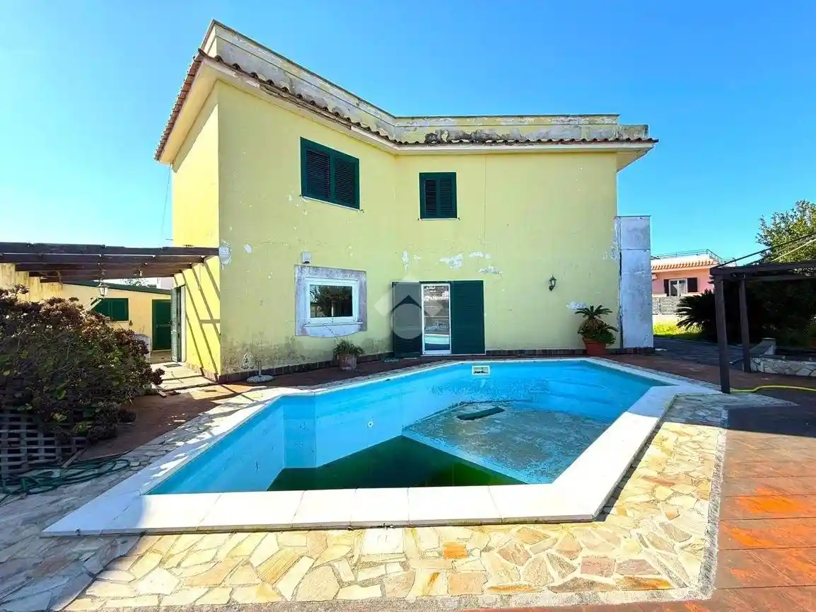 Villa in vendita a Bacoli