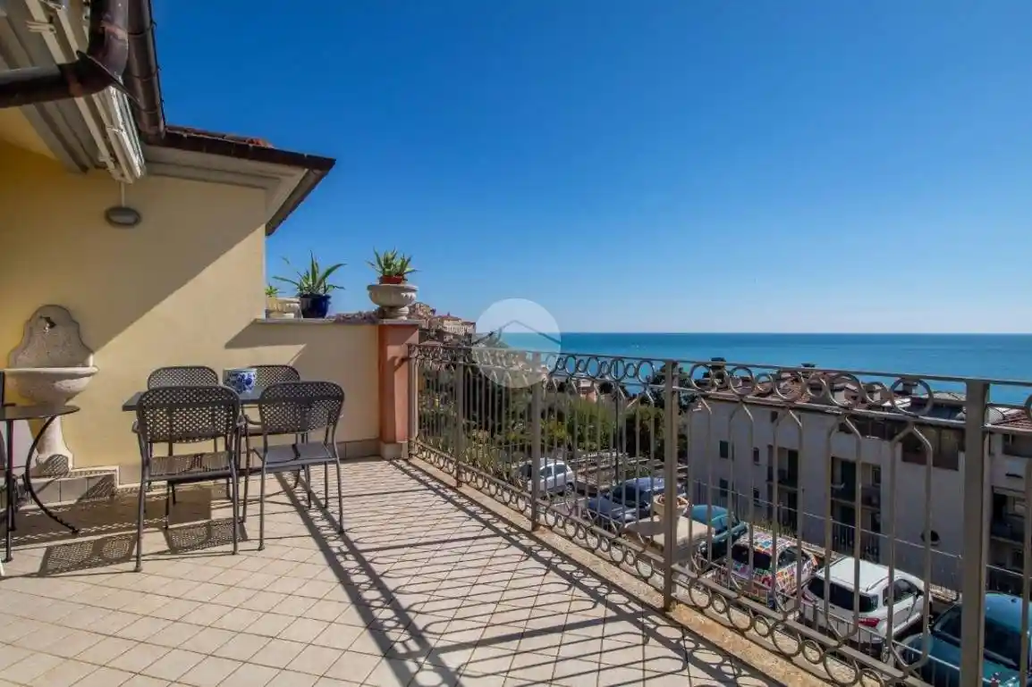 Appartamento in vendita a Imperia