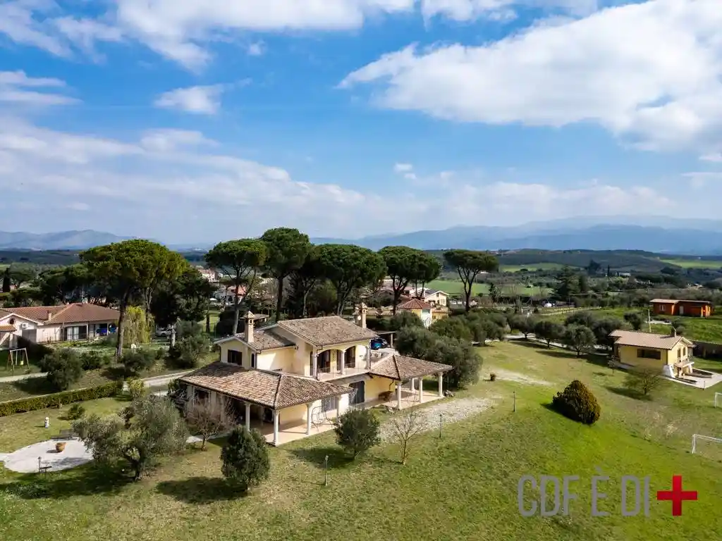 Villa in vendita a Palombara Sabina