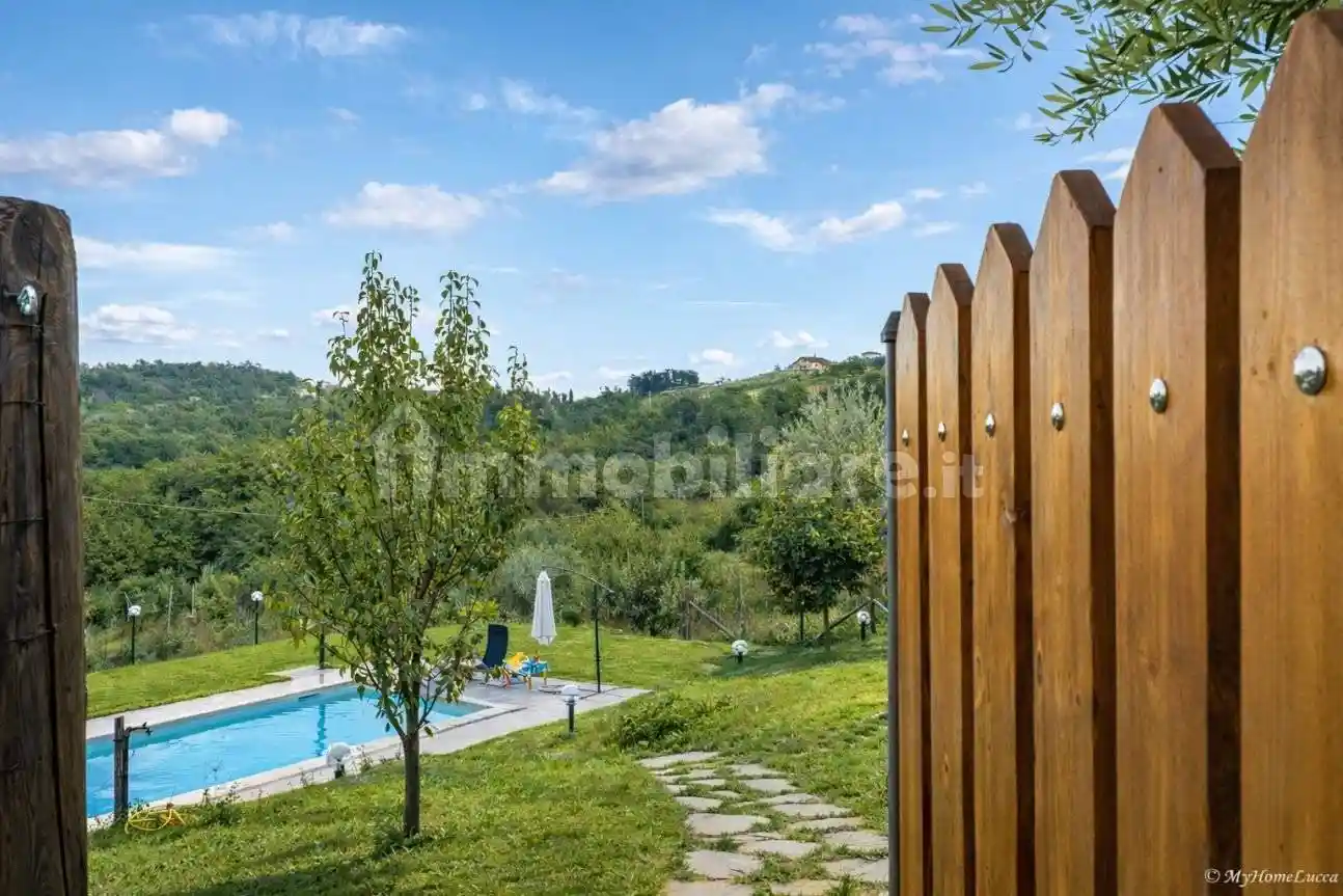 Rustico - Casale in vendita a Lucca