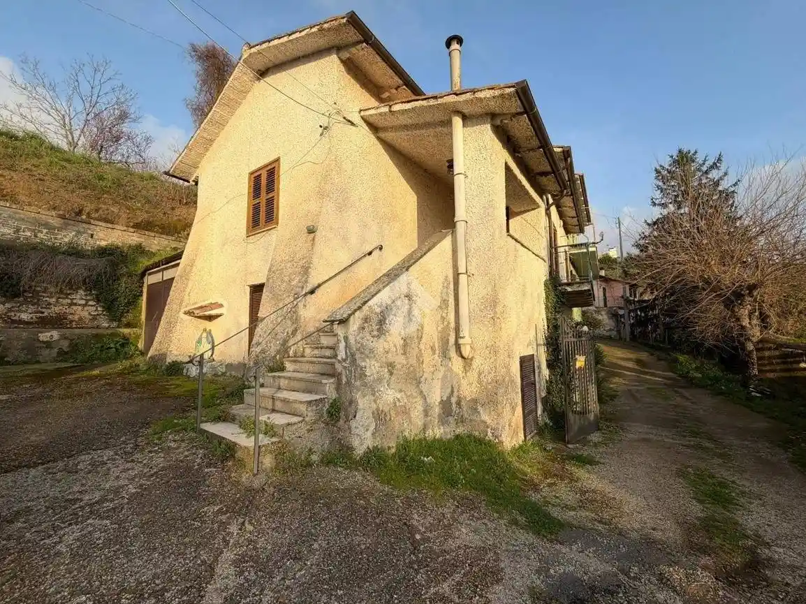 Casa indipendente in vendita a Viterbo