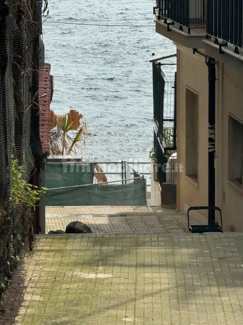 Appartamento in vendita a Aci Castello