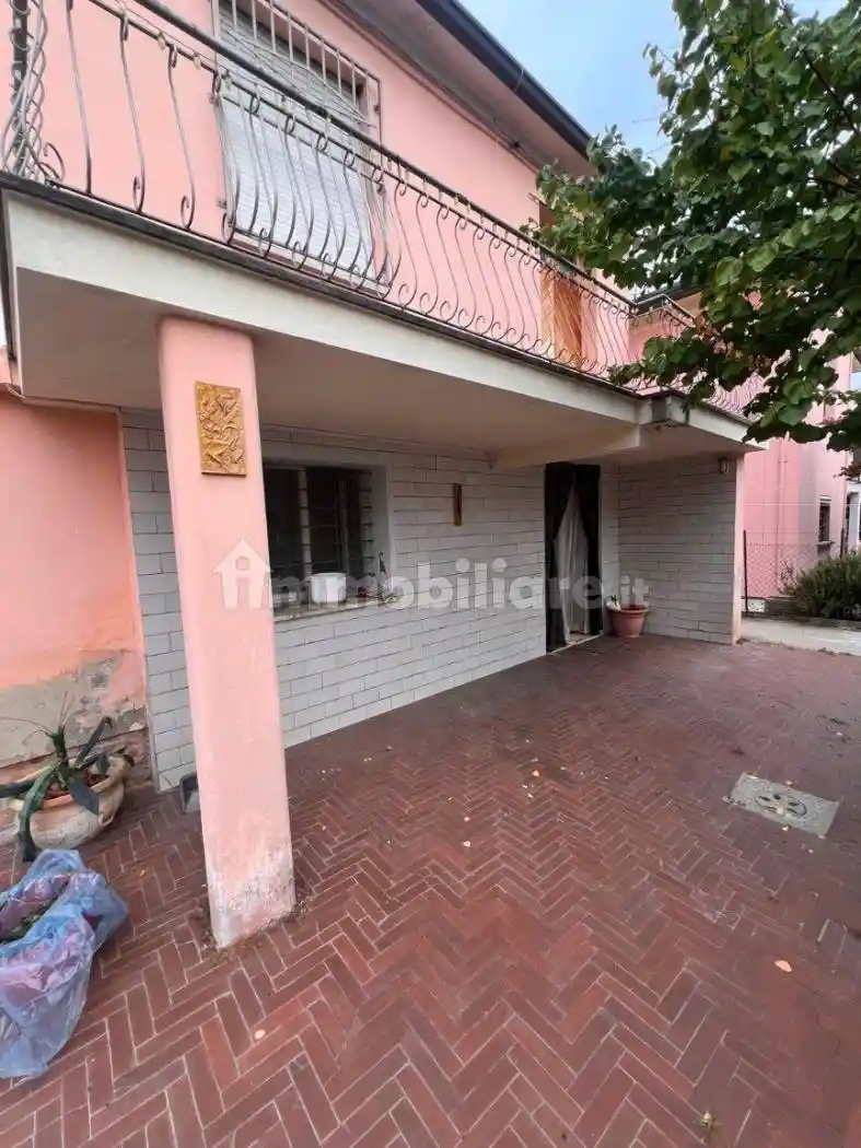 Villa in vendita a Lugo