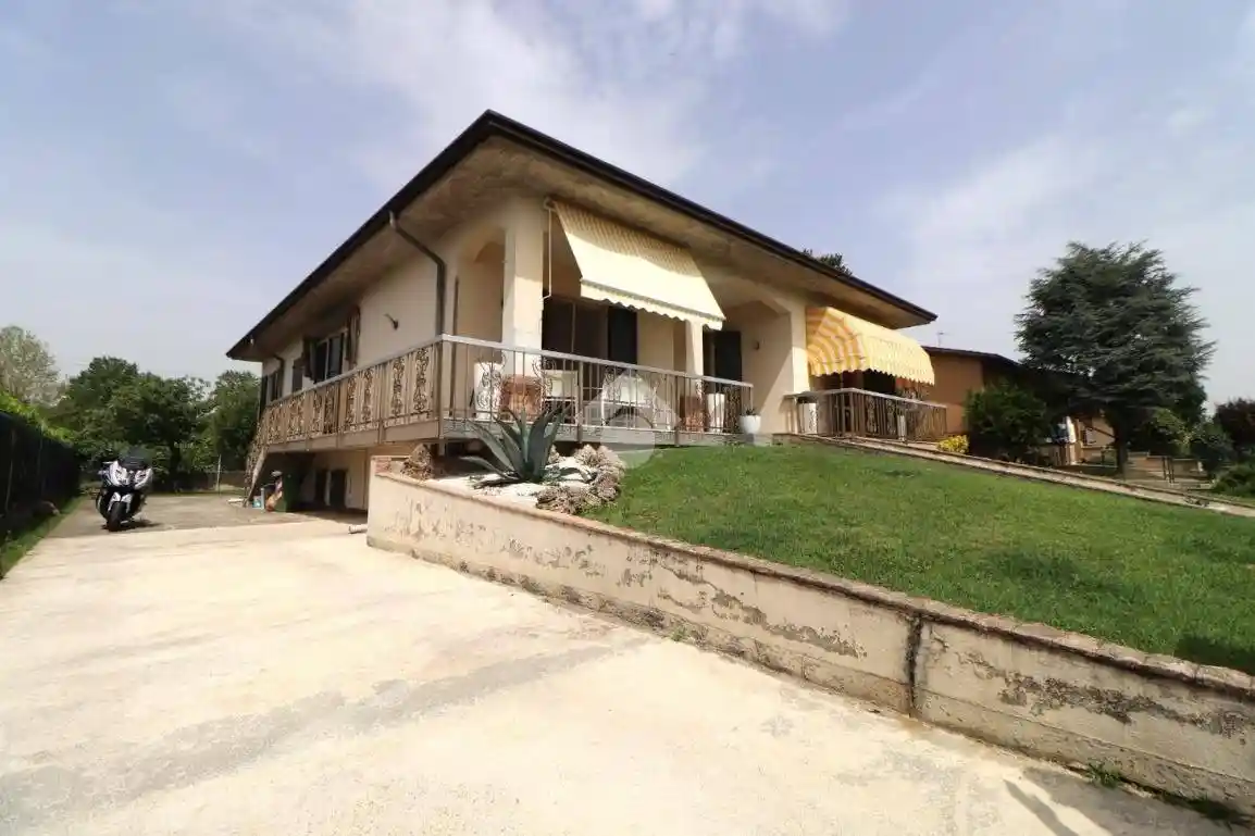 Villa in vendita a Porto Mantovano